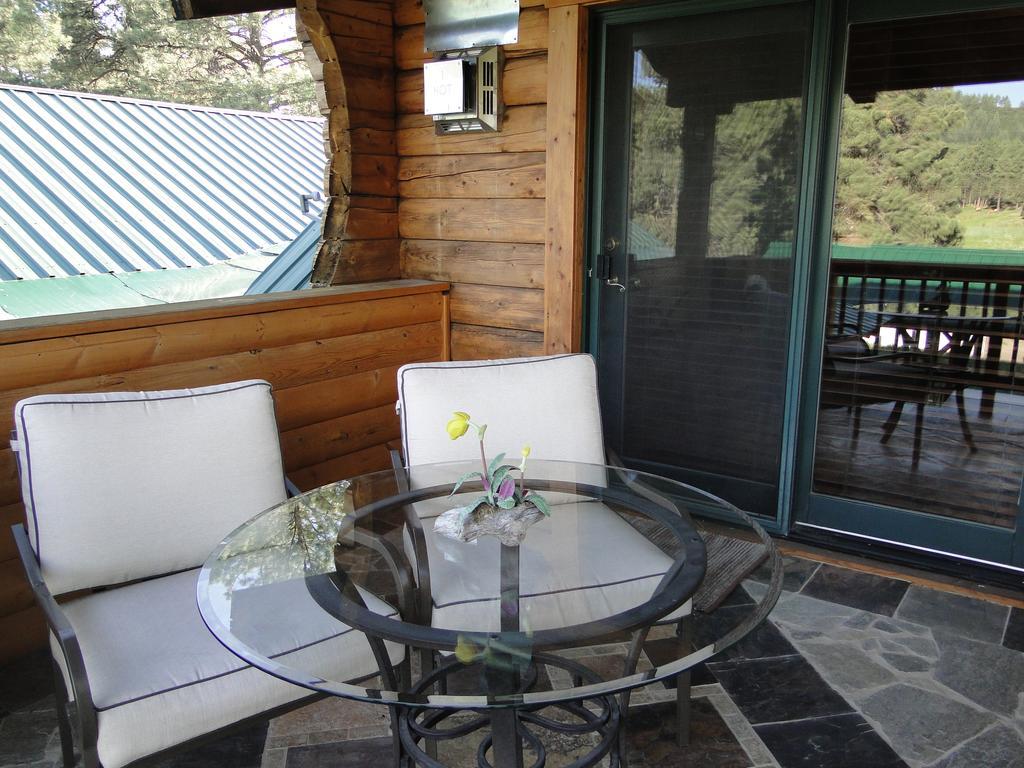 Elkwood Manor Bed & Breakfast 帕戈萨斯普林斯 客房 照片